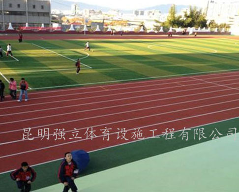 玉溪第八中學300米田徑場項目